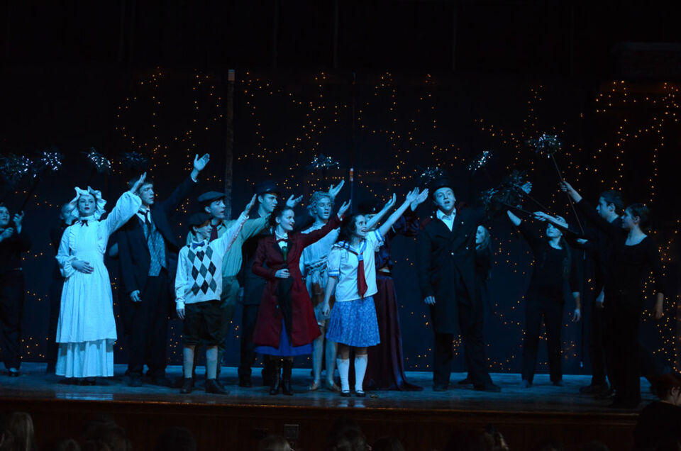 Mary Poppins (2016), photo 21 of 24