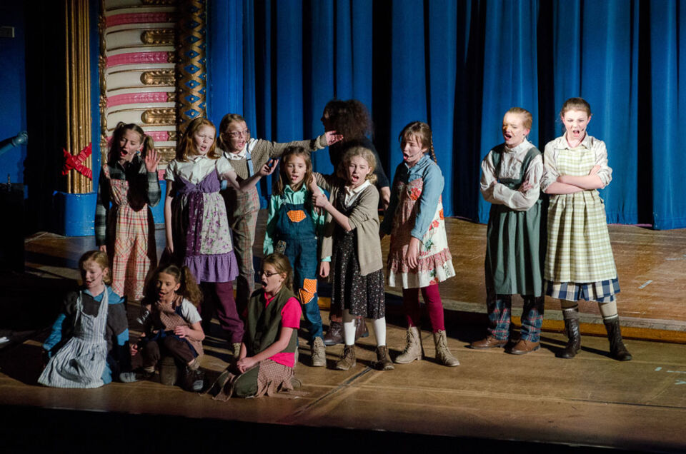 Annie (2017), photo 9 of 15